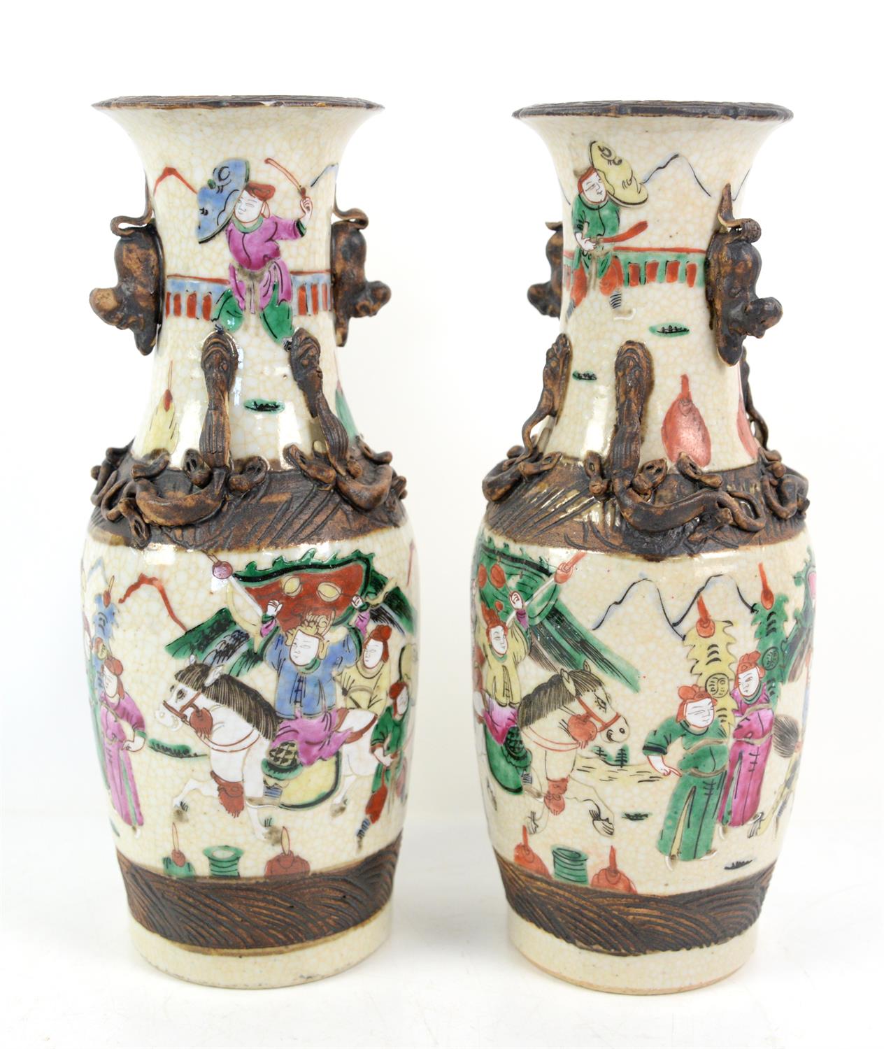 A pair of Famille verte  Nankin Vases, 19th century, painted with soldiers and horse riders, - Image 2 of 4