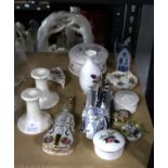 Set of miscellaneous porcelain items, including two candlesticks (height: 9cm each),