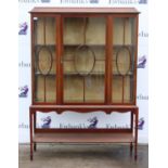 Early 20th century chevron banded mahogany display cabinet, moulded cornice over glazed doors and