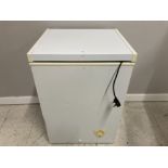A CURRYS ESSENTIAL SMALL CHEST FREEZER MODEL NO C98CFW14