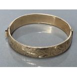 1/5TH 9CT GOLD EXPANDING BANGLE PAT NO 897224 WITH HALF ENGRAVED FERN PATTERN 62MM X 57MM 22.5G