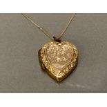 A 9CT YELLOW GOLD BACK AND FRONT HEART SHAPED LOCKET WITH 9CT GOLD CHAIN 5G GROSS
