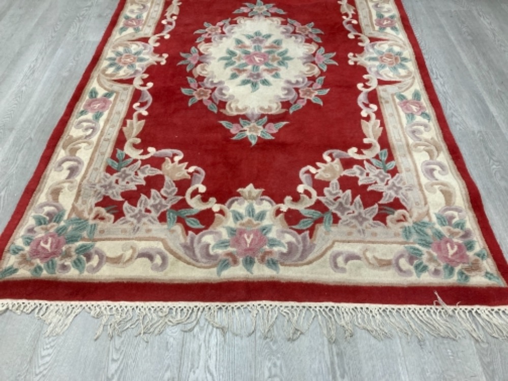 A MODERN CHINESE RUG FLORAL DECORATION ON RED GROUND 240 X 155CM - Bild 3 aus 3