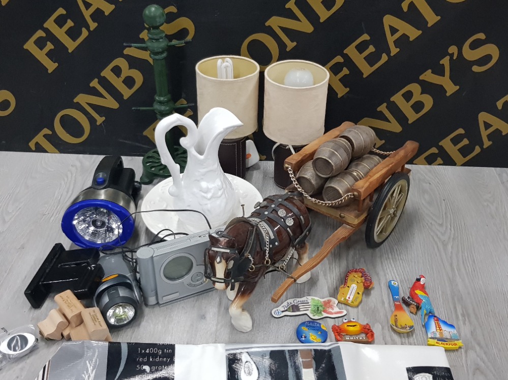 A BOX OF MISCELLANEOUS TO INCLUDE LARGE HORSE ORNAMENT WITH CARRIAGE WASH JUG AND BASIN CAST IRON - Image 2 of 2