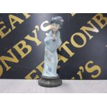 LLADRO FIGURE 4989 SAYONARA GEISHA GIRL HANDS CLASPED IN FRONT OF HER IN ORIGINAL BOX