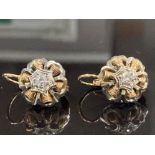 18CT YELLOW AND WHITE GOLD DIAMOND DROP EARRINGS COMPRISING OF A ROUND SOLITAIRE DIAMOND IN ORNATE