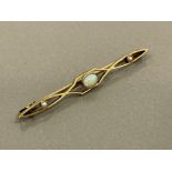 15CT GOLD OPAL AND PEARL ORNATE BROOCH 2.8G