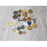 A LARGE COLLECTION OF MISCELLANEOUS MEDALLIONS INCLUDES CITY OF CARLISLE SILVER JUBILEE 1935