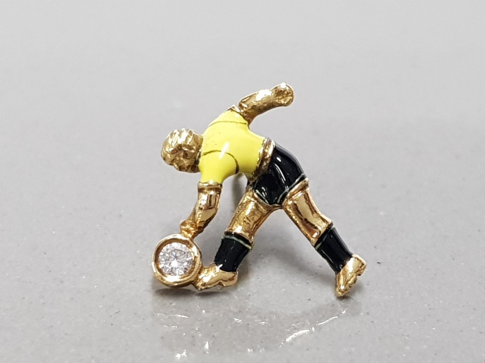 18CT YELLOW GOLD AND DIAMOND HAND MADE NORWICH FOOTBALLER TIE PIN UNIQUELY HAND ENAMELLED WITH - Image 2 of 3