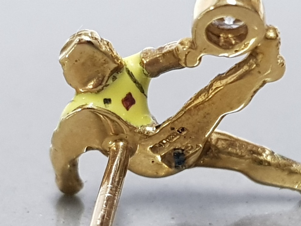 18CT YELLOW GOLD AND DIAMOND HAND MADE NORWICH FOOTBALLER TIE PIN UNIQUELY HAND ENAMELLED WITH - Image 3 of 3