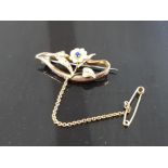 9CT YELLOW GOLD BLUE STONE AND PEARL FLOWER SWEETHEART BROOCH 3G