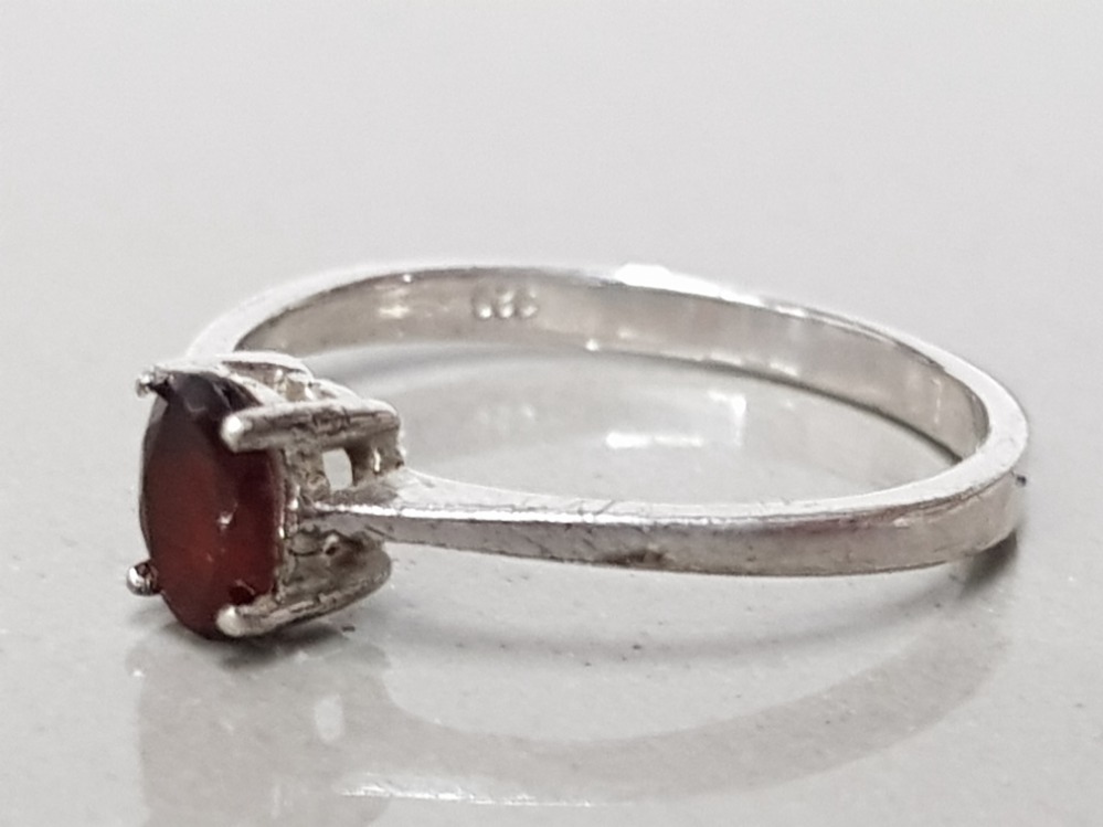 925 STERLING SILVER GARNET SOLITAIRE RING SIZE SIZE P GROSS WEIGHT 1.6G - Image 3 of 4