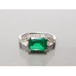 925 STERLING SILVER GREEN STONE RING WITH 2 CZ PEAR CUT STONES SIZE O GROSS WEIGHT 3.3G