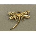 9CT GOLD DRAGON FLY BROOCH WITH 2 BLACK STONES 5.1G