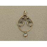 9CT GOLD ORNATE PEARL AND AQUAMARINE PENDANT 1.4G