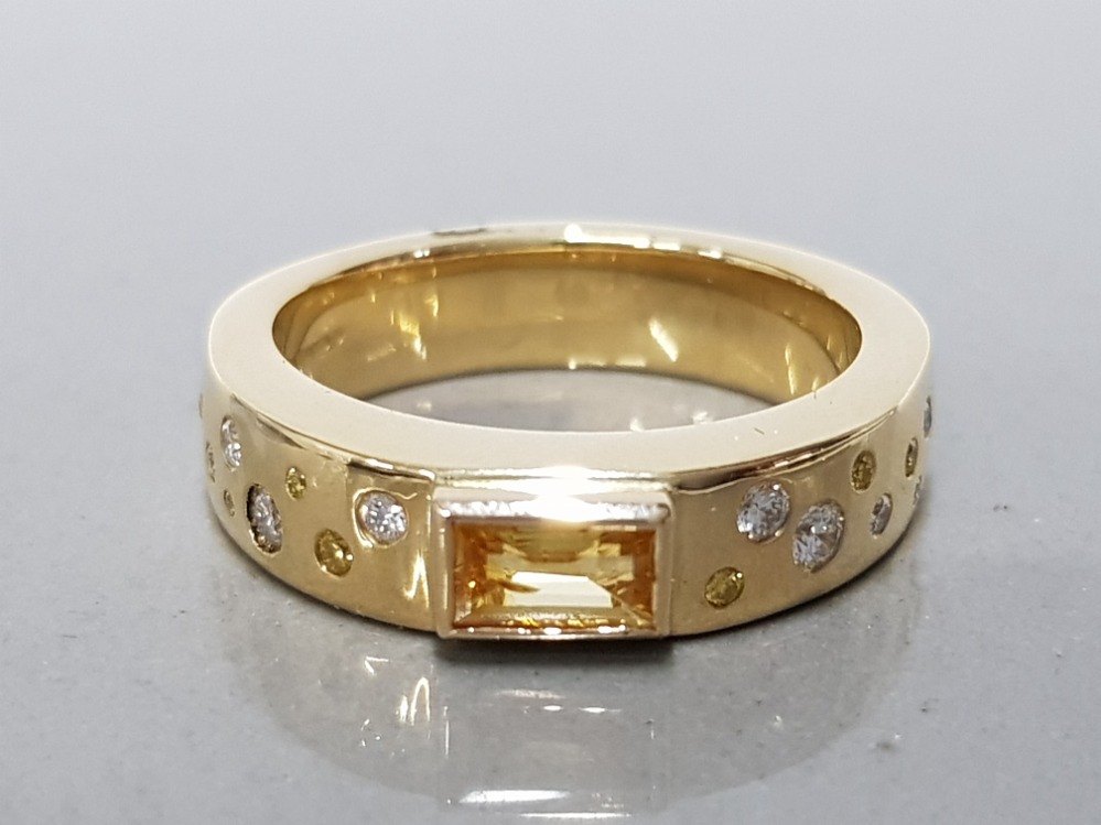 HEAVY 18CT GOLD AND NATURAL YELLOW SAPPHIRE RING ACCENTED WITH NATURAL YELLOW AND WHITE DIAMONDS - Image 2 of 4