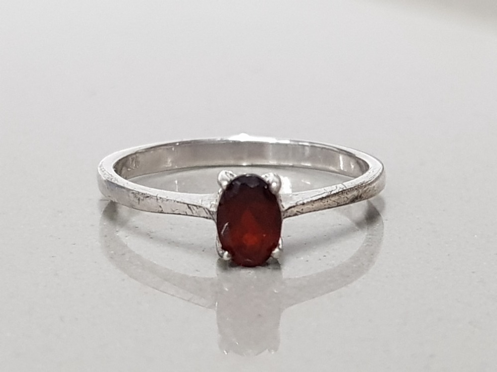 925 STERLING SILVER GARNET SOLITAIRE RING SIZE SIZE P GROSS WEIGHT 1.6G