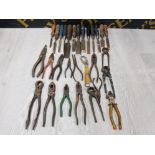 A LOT COMPRISING OF MISCELLANEOUS CHISELS AND PLIERS ETC