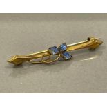 GOLD PLATED 3 STONE BROOCH SET WITH BLUE STONES 1.4G