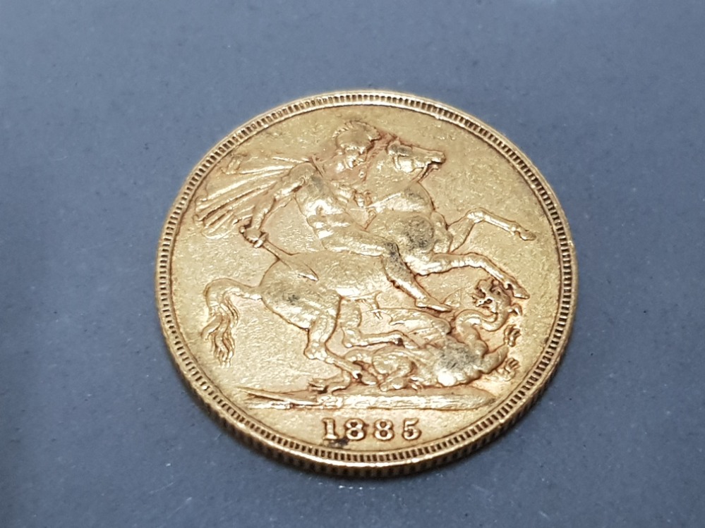 22CT GOLD 1885 QUEEN VICTORIA YOUNG HEAD FULL SOVEREIGN - Image 2 of 4