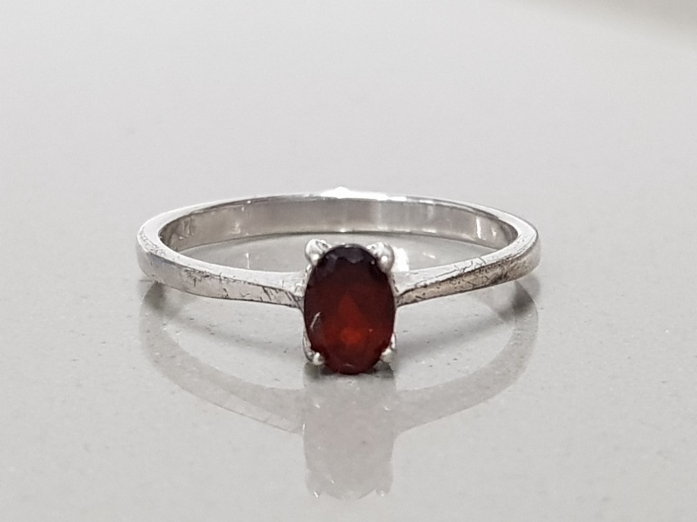 925 STERLING SILVER GARNET SOLITAIRE RING SIZE SIZE P GROSS WEIGHT 1.6G - Image 2 of 4