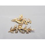 2 15CT YELLOW GOLD AND SEED PEARL BROOCHES IN GOOD CONDITION GROSS WEIGHT 7.6G