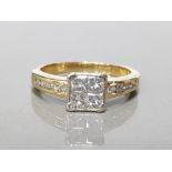 18CT YELLOW GOLD LADIES DIA RING FEATURING 4 PRINCESS CUT DIAMONDS ILLUSION SET IN THE CENTRE OF THE