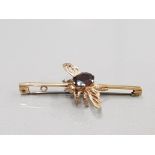 9CT YELLOW GOLD AJH BIRMINGHAM 1990 HALLMARKED BUG FLY BROOCH WITH CENTRAL RUBY STONE IN EXCELLENT