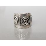 925 STERLING SILVER ORNATE BROAD BAND WITH SWIRL DESIGN SIZE N1/2 10.9G