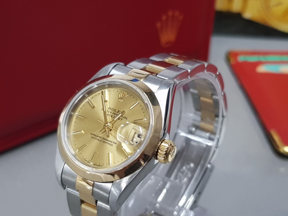 ROLEX LADIES 26MM ROLEX DATEJUST YELLOW GOLD AND STAINLESS STEEL CHAMPAGNE DIAL WITH GOLD BATON - Image 3 of 5