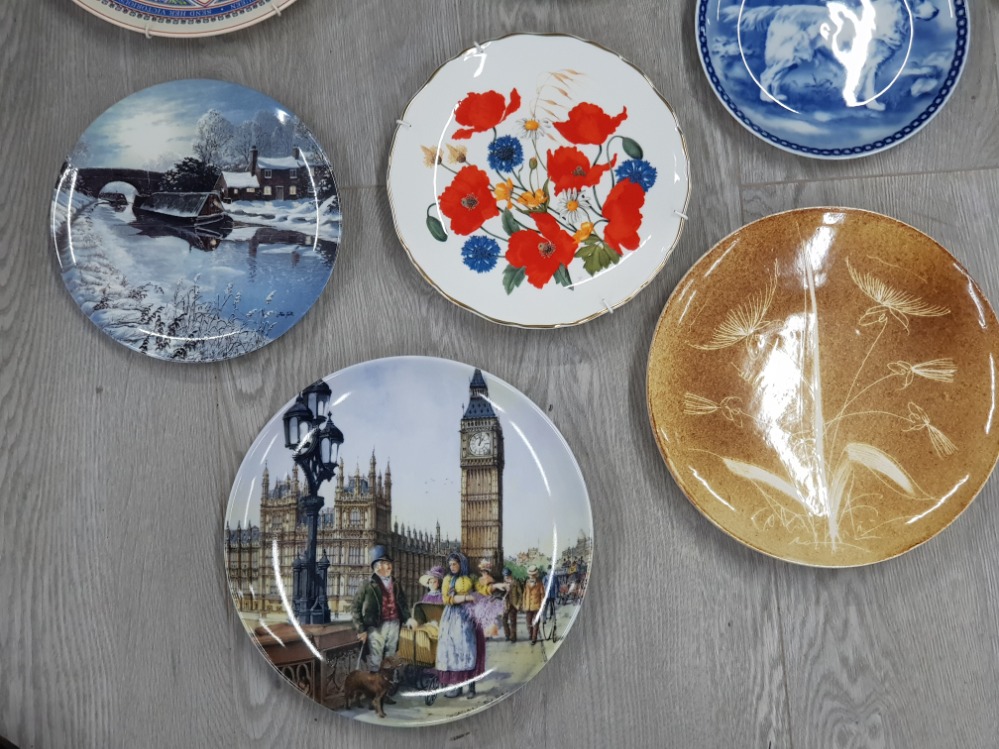 COLLECTION OF COLLECTORS PLATES INCLUDES DAVENPORT, WEDGWOOD AND ROYAL DOULTON ETC - Image 5 of 9