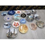 COLLECTION OF COLLECTORS PLATES INCLUDES DAVENPORT, WEDGWOOD AND ROYAL DOULTON ETC