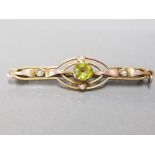 9CT YELLOW GOLD LADIES PERIDOT AND PEARL ORNATE BROOCH FEATURING A ROUND CUT PERIDOT SET IN THE