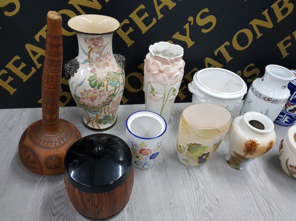 COLLECTION OF POTTERY AND CERAMIC VASES INCLUDES LIMOGES AUTHENTIQUE, ANNE TAYLOR ROMANIA AND - Image 2 of 12