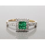 18CT YELLOW GOLD LADIES GREEN STONE AND DIAMOND SQUARE CLUSTER RING FEATURING 4 PRINCESS CUT GREEN