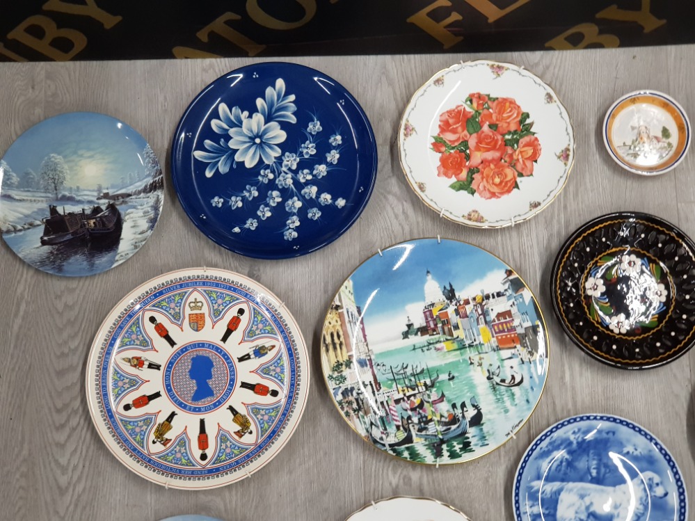 COLLECTION OF COLLECTORS PLATES INCLUDES DAVENPORT, WEDGWOOD AND ROYAL DOULTON ETC - Image 2 of 9