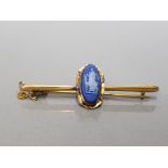 9CT YELLOW GOLD BLUE STONE CAMEO BROOCH COMPLETE WITH SAFETY CHAIN 2.6G