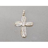 9CT YELLOW GOLD CUBIC ZIRCONIA SET CROSS SET WITH BRILLIANT ROUND CUBIC ZIRCONIA STONES SET IN A RUB