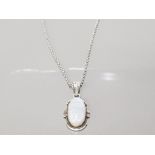 925 STERLING SILVER LADIES OPAL STYLE STONE PENDANT ON SILVER CHAIN