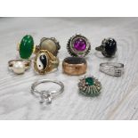 COLLECTION OF VARIOUS OLD RINGS