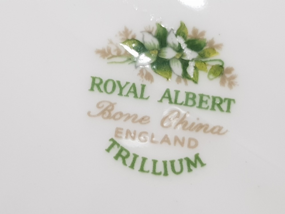 17 PIECE ROYAL ALBERT TRILLIUM PART TEA SET - Image 5 of 5