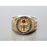 9CT YELLOW GOLD GENTS TEXAS TECH UNIVERSITY RING SET WITH A BRILLIANT ROUND CUT GARNET IN THE CENTRE