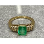 18CT GOLD EMERALD DIAMOND CLAW SET RING 4.6G SIZE O