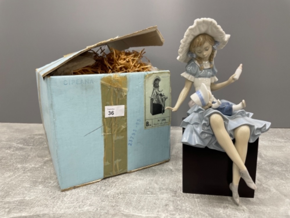 LLADRO 1380 CATHY AND HER DOLL IN ORIGINAL BOX - Image 4 of 4