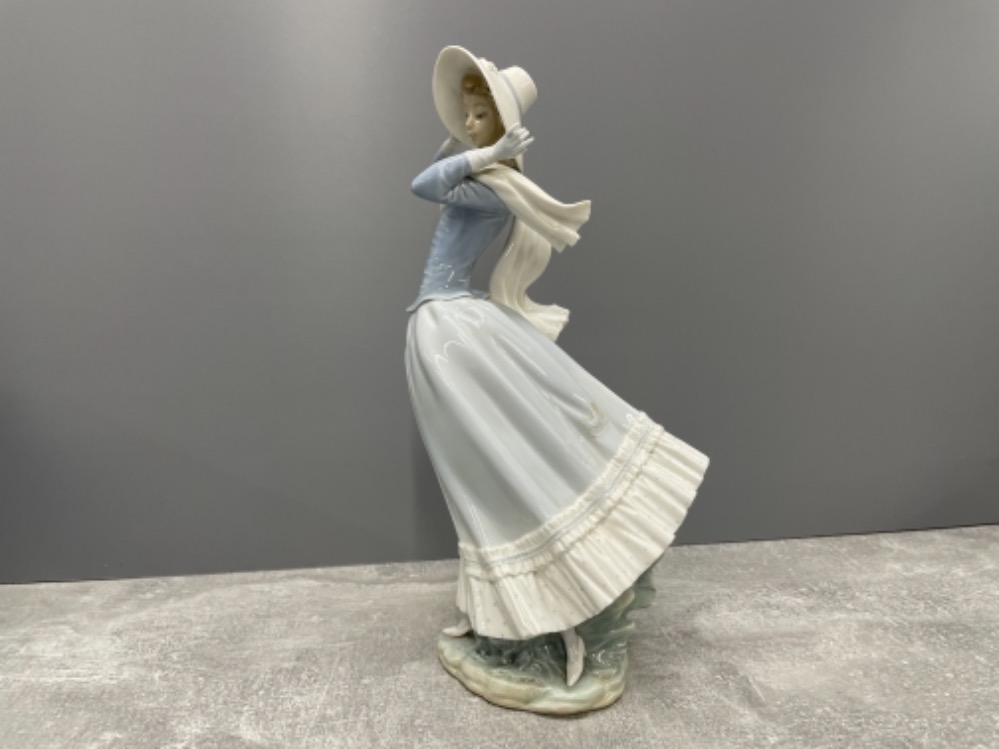 LLADRO 4936 SPRING BREEZE - Image 2 of 3