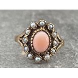 ANTIQUE OVAL CABOCHON CORAL AND 12 PEARL CLUSTER RING 9CT 3.5G SIZE P1/2