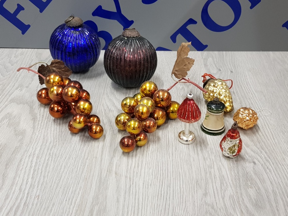 BLOWN GLASS CHRISTMAS DECORATIONS TO INCLUDE 2 LARGE RIBBED ANTIQUE GERMAN KUGELS FOUR EARLY 20TH