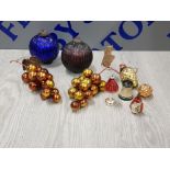 BLOWN GLASS CHRISTMAS DECORATIONS TO INCLUDE 2 LARGE RIBBED ANTIQUE GERMAN KUGELS FOUR EARLY 20TH