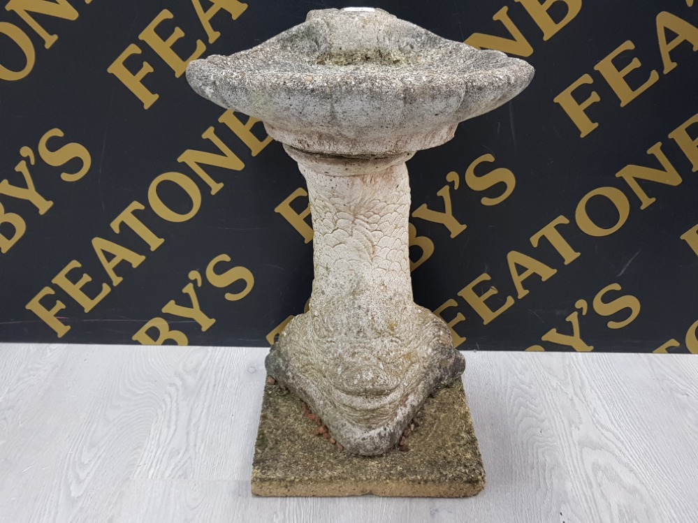 WONDERFUL STONE SHELL LARGE BIRD BATH WITH FISH BASE 56 CM HIGH