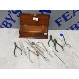 WOODEN TABLE BOX WITH INLAID BRASS LID CONTAINING DENTISTS INSTRUMENTS